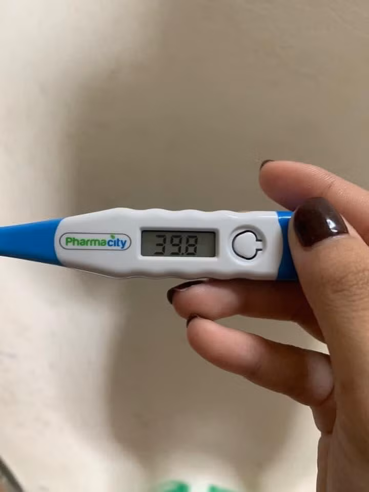 Rất nhiều lý do được đưa ra, người thì góp hình ảnh lốp xe bị đinh ghim vào, người thì đăng tải ảnh nhiệt kế do được 39-40 độ.