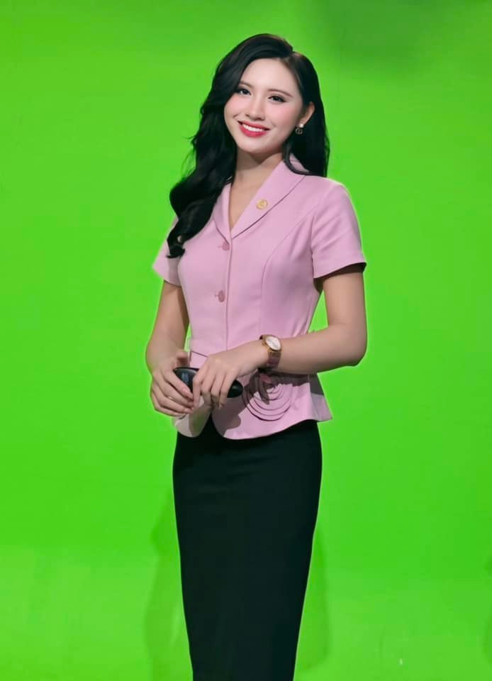 Tường Vy sở hữu khả năng thành thạo 2 ngoại ngữ là tiếng Anh, tiếng Nhật.