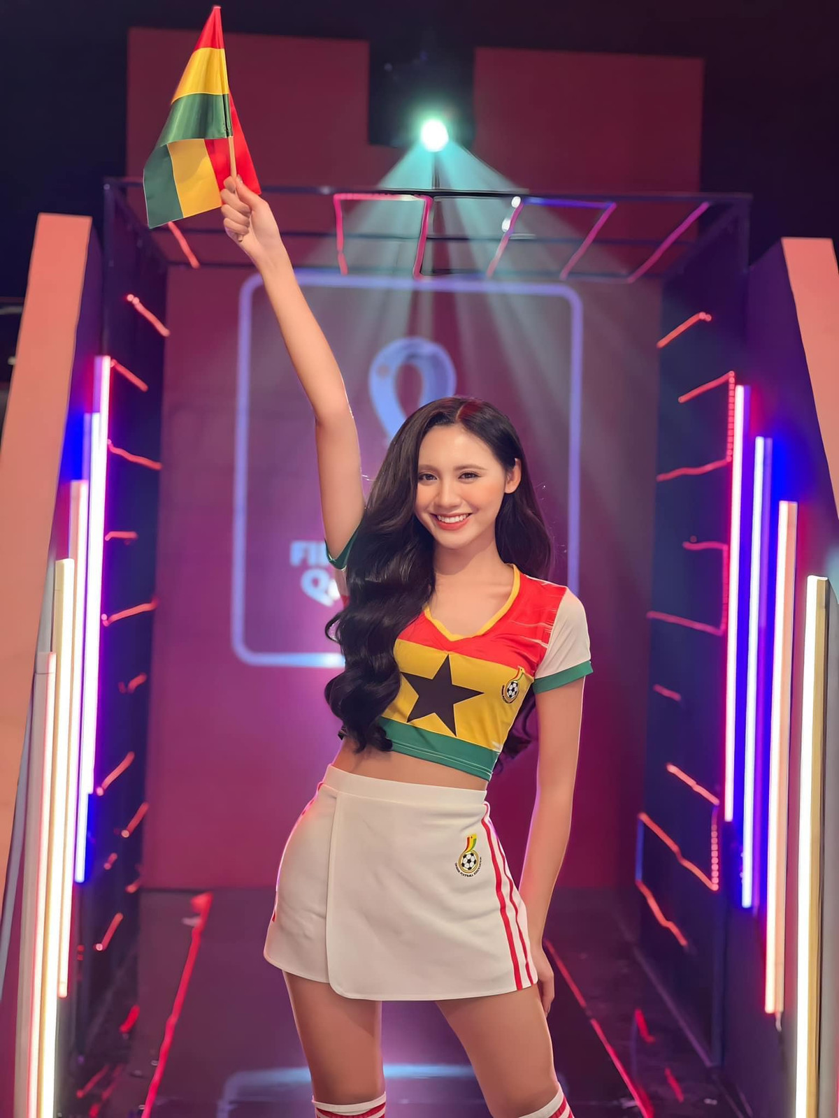 Trong kỳ World Cup 2022, Tường Vy từng là 1 trong 32 người đẹp đại diện cho các ĐTQG trong chương trình "Nóng cùng World Cup".