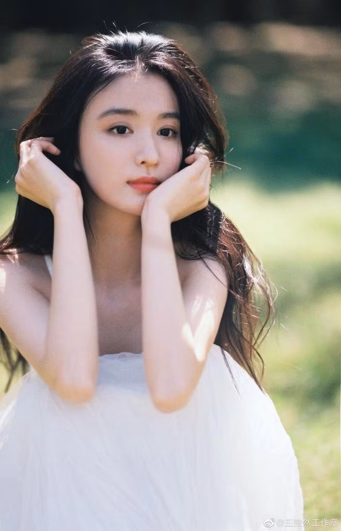 Đáp lại những tin đồn hẹn hò, cả Dương Dương và Vương Sở Nhiên lại giữ im lặng về chuyện tình cảm. Ảnh sử dụng trong bài: Weibo