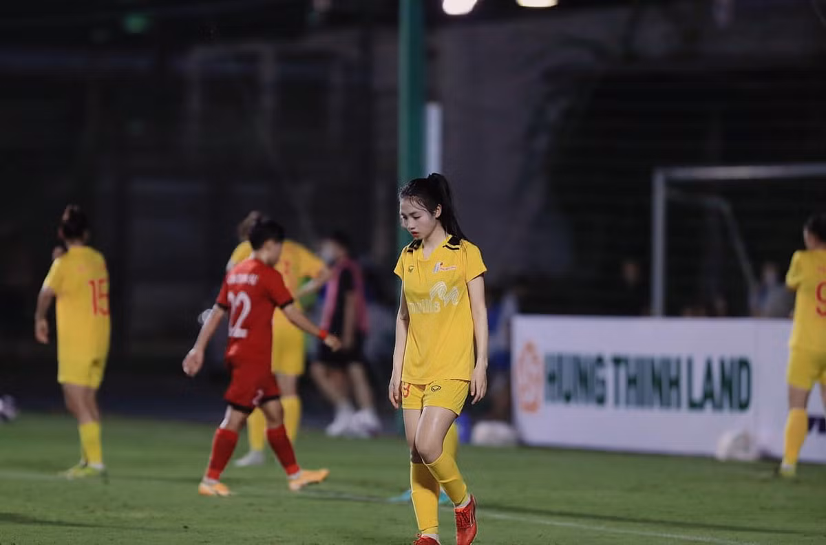 Sự nỗ lực, ý chí và quyết tâm không từ bỏ đã giúp Trần Thị Duyên vượt qua khó khăn và trở lại thi đấu hơn 1 năm qua. Ngoài phong độ ổn định tại câu lạc bộ, cầu thủ sinh năm 2000 cũng được huấn luyện viên Mai Đức Chung trao cơ hội thi đấu ở đội tuyển nữ Việt Nam tại vòng loại World Cup hay gần nhất là ASIAD 19 vừa qua.