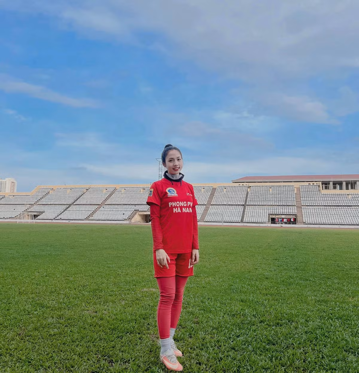 Năm 19 tuổi, Trần Thị Duyên lần đầu tiên có ý định giải nghệ sau hơn 7 gắn bó với bóng đá. Theo đó, cô gặp chấn thương đứt dây chằng và đối mặt với nhiều khó khăn trong quãng thời gian tập hồi phục.