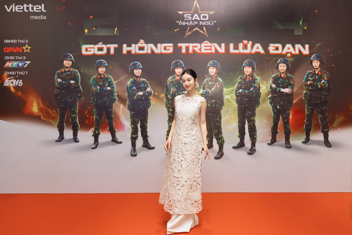 “Hotgirl tra sua” Jun Vu dep hut mat ngay ra mat Sao Nhap Ngu