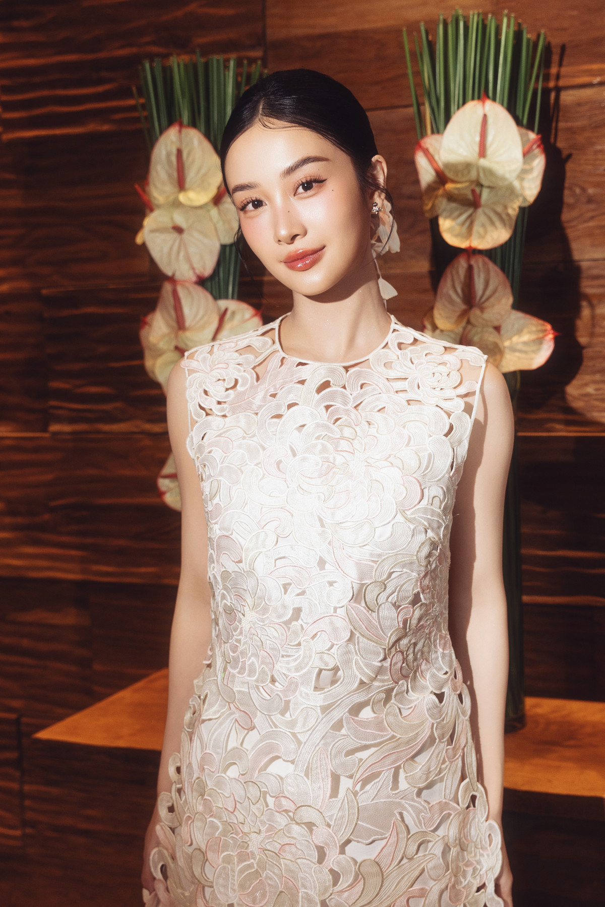 Trong năm 2016, Jun Vũ tiếp tục đảm nhận vai nữ chính trong phim tình cảm "Cho em gần anh thêm chút nữa" và được đề cử "Nữ diễn viên điện ảnh được yêu thích nhất" của giải "Ngôi Sao Xanh 2017".