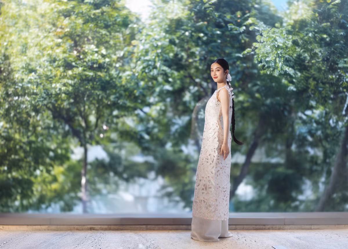 Năm 2015, Jun Vũ gây ấn tượng khi xuất hiện trong MV (video ca nhạc) "Sau tất cả" của Erik. Cùng năm đó, cô nàng lấn sân sang lĩnh vực diễn xuất với vai nữ chính phim "12 chòm sao: Vẽ đường cho yêu chạy".