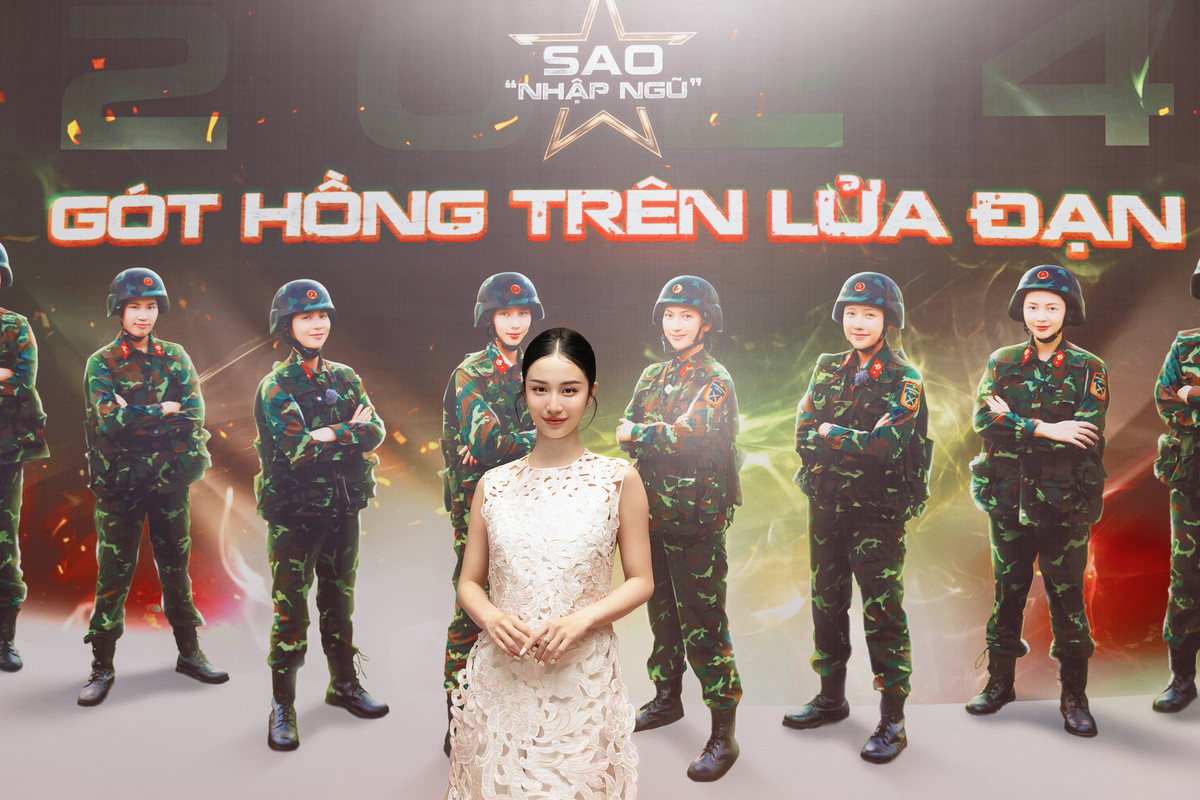 Ngoài nhan sắc, Jun Vũ còn khiến nhiều người tại gala cười nghiêng ngả khi có nhận xét về đồng đội: "Phát hiện ra mỗi đồng chí đều là diễn viên tiềm năng, đặc biệt là MisThy".