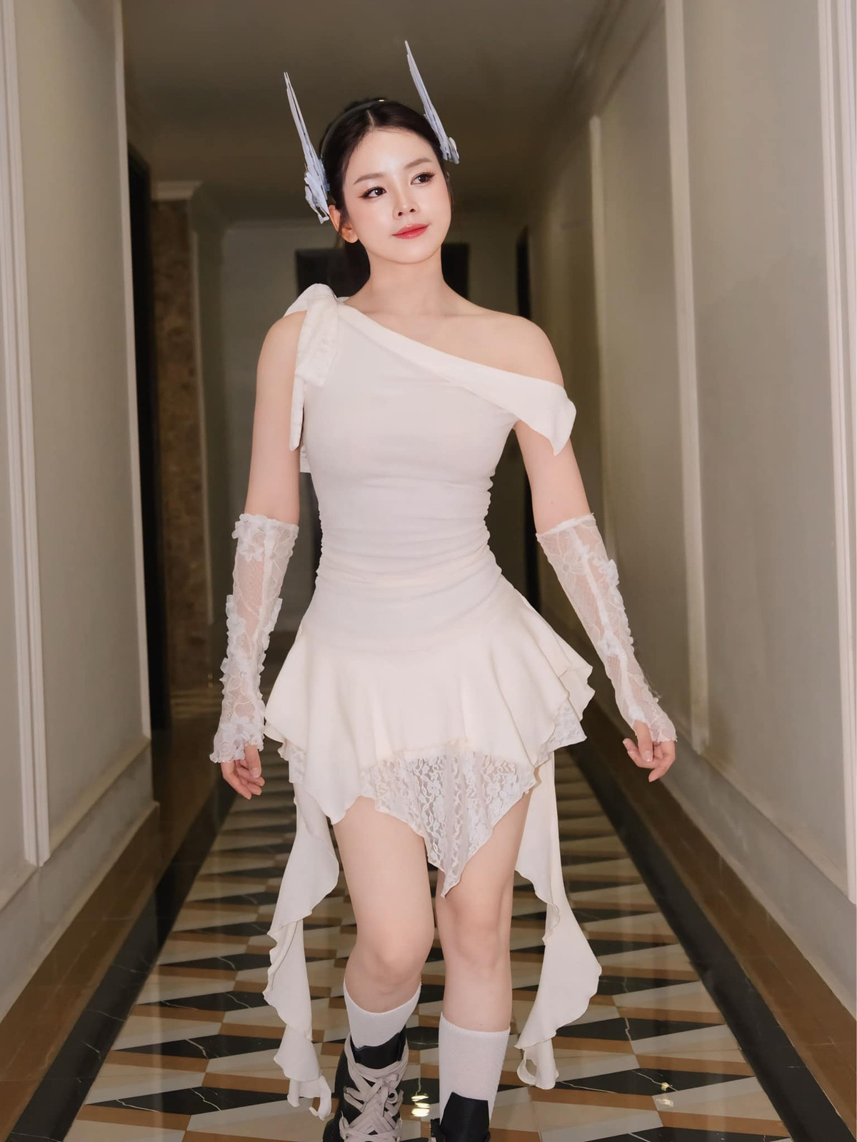 Mie sở hữu tài năng chơi nhạc vượt trội cùng ngoại hình xinh đẹp, phong cách cá tính, quyến rũ.