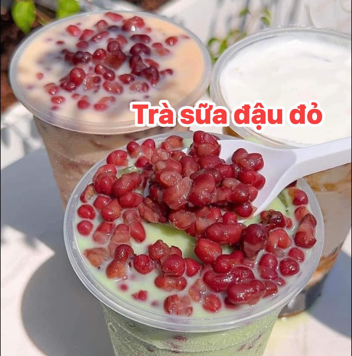 Nhiều bạn trẻ đã tập hợp một danh sách các món ăn về đậu đỏ để đi ăn như: Trà sữa đậu đỏ, chè đậu đỏ, sữa chua đậu đỏ, đậu đỏ cốt dừa, tàu hũ đậu đỏ...