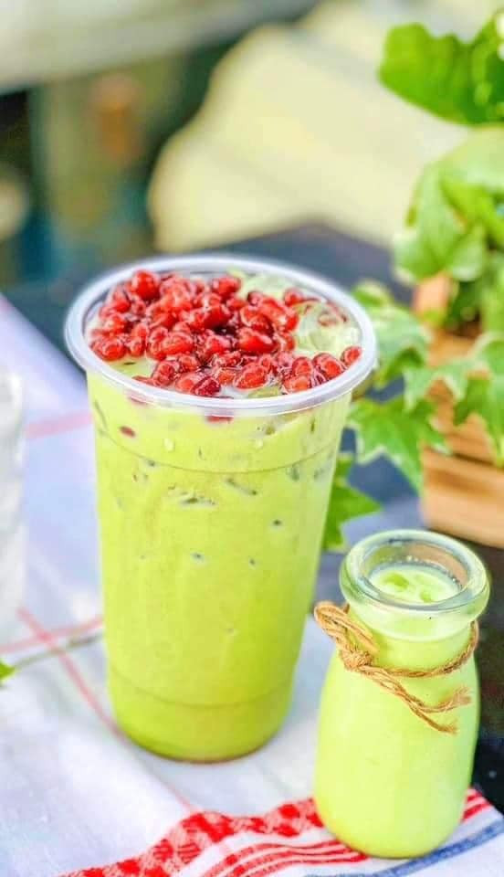 Theo khoa học phong thủy, đậu đỏ có màu đỏ sậm rất đẹp, tượng trưng cho sự may mắn, tình duyên tấn tới, mọi việc thuận buồm xuôi gió vì đậu đỏ sẽ giúp "hóa hung thành cát"…