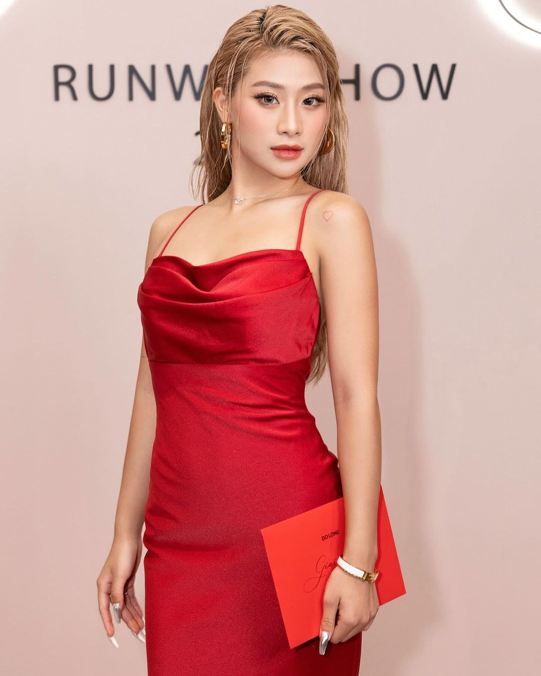Thậm chí, cô nàng từng là gương mặt được nhiều nhãn hàng săn đón, tham dự nhiều sự kiện lớn trước khi xảy ra loạt ồn ào. (Ảnh: IGNV)