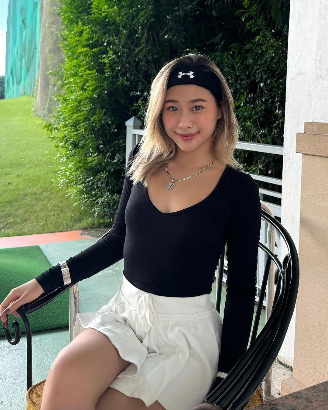 Cô nàng cùng bạn trai vẫn đi du lịch ở nhiều nơi.