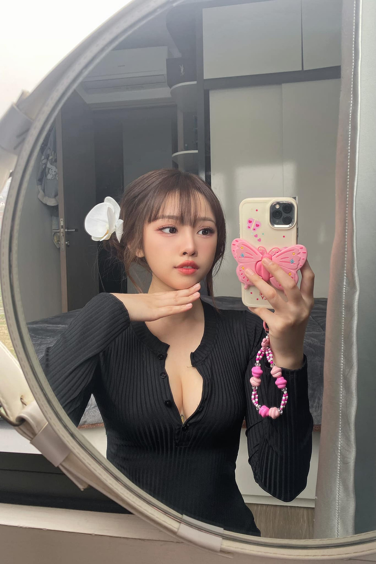 Trên trang cá nhân của mình, cô thường xuyên chia sẻ những khoảnh khắc xinh đẹp và nhận được lượt tương tác khủng.