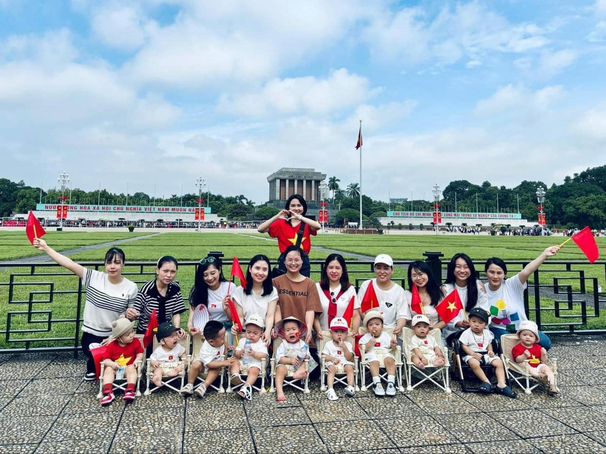 Dù có những gương mặt chưa thực sự "hợp tác" lắn lúc chụp ảnh nhưng điều đó lại càng làm bức ảnh thêm tự nhiên, thú vị. (Ảnh: Phạm Nhật Linh)