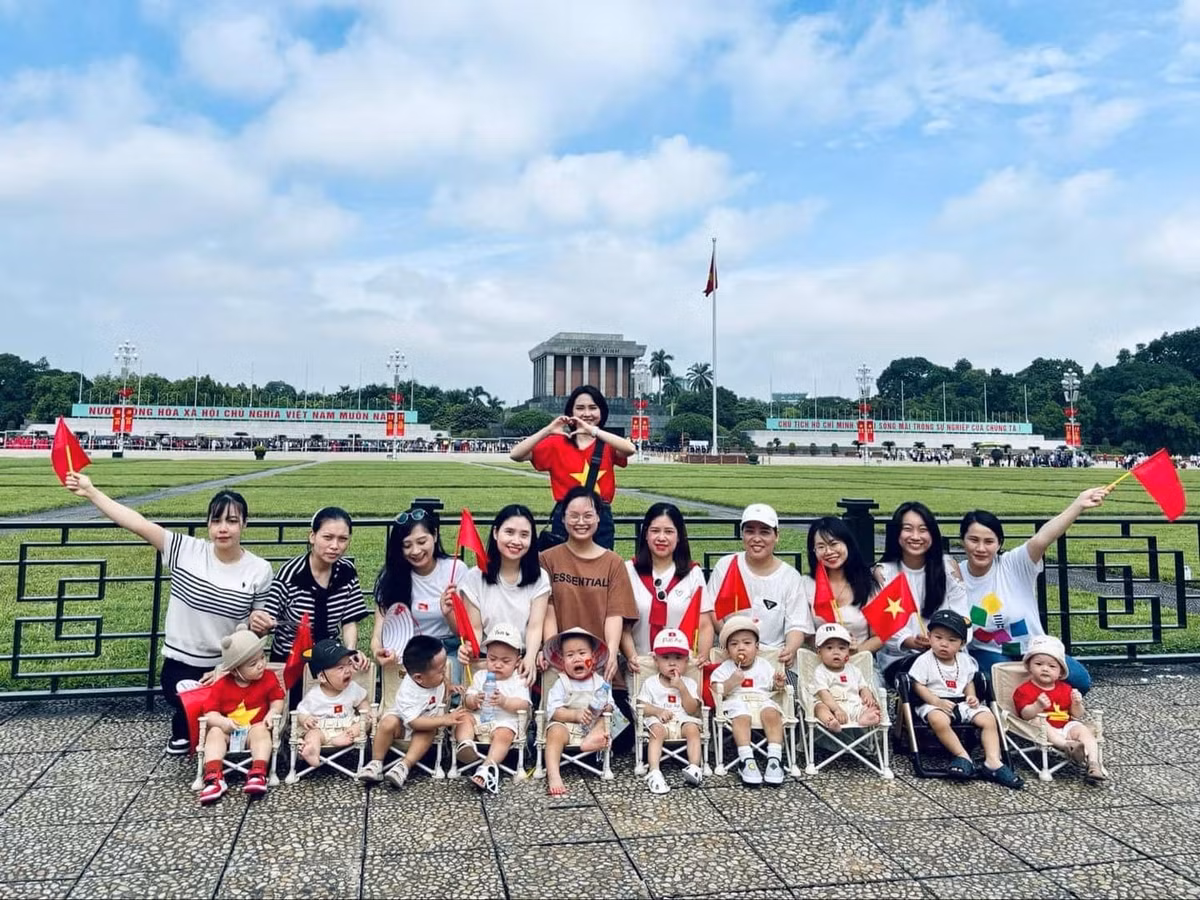 Dù có những gương mặt chưa thực sự "hợp tác" lắn lúc chụp ảnh nhưng điều đó lại càng làm bức ảnh thêm tự nhiên, thú vị. (Ảnh: Phạm Nhật Linh)