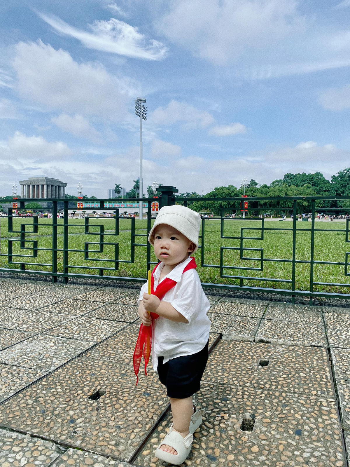 Rất nhiều bậc phụ huynh hào hứng cho em bé nhà mình đi chụp ảnh "đu trend" (Ảnh: Lee Ng)