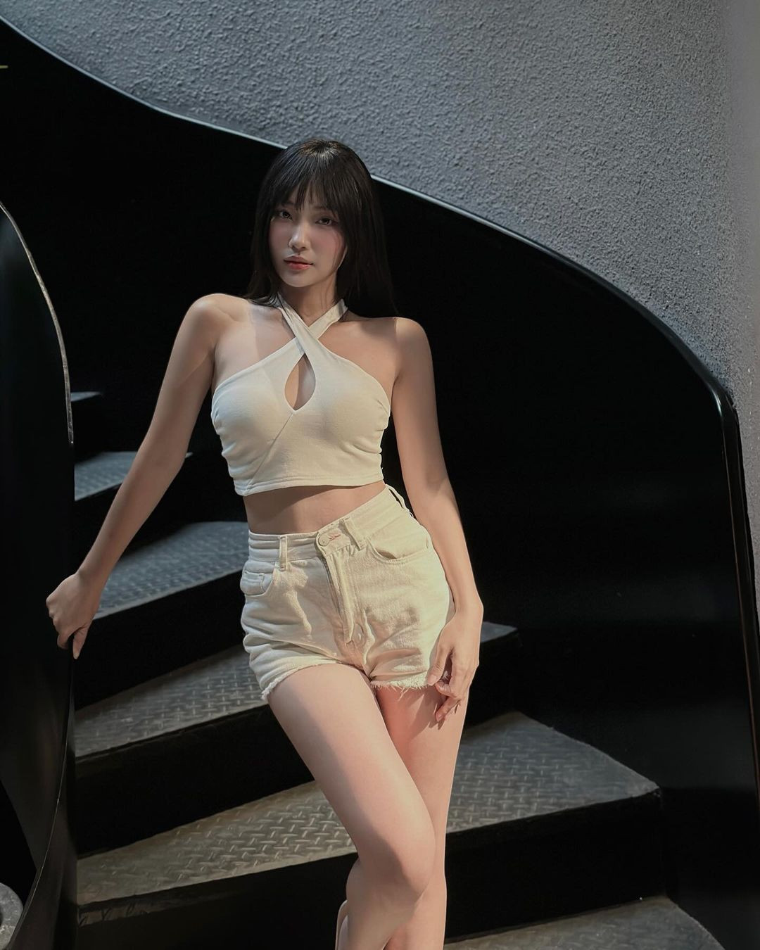 Cô nàng thường đăng tải những khoảnh khắc đời thường lên trang cá nhân.