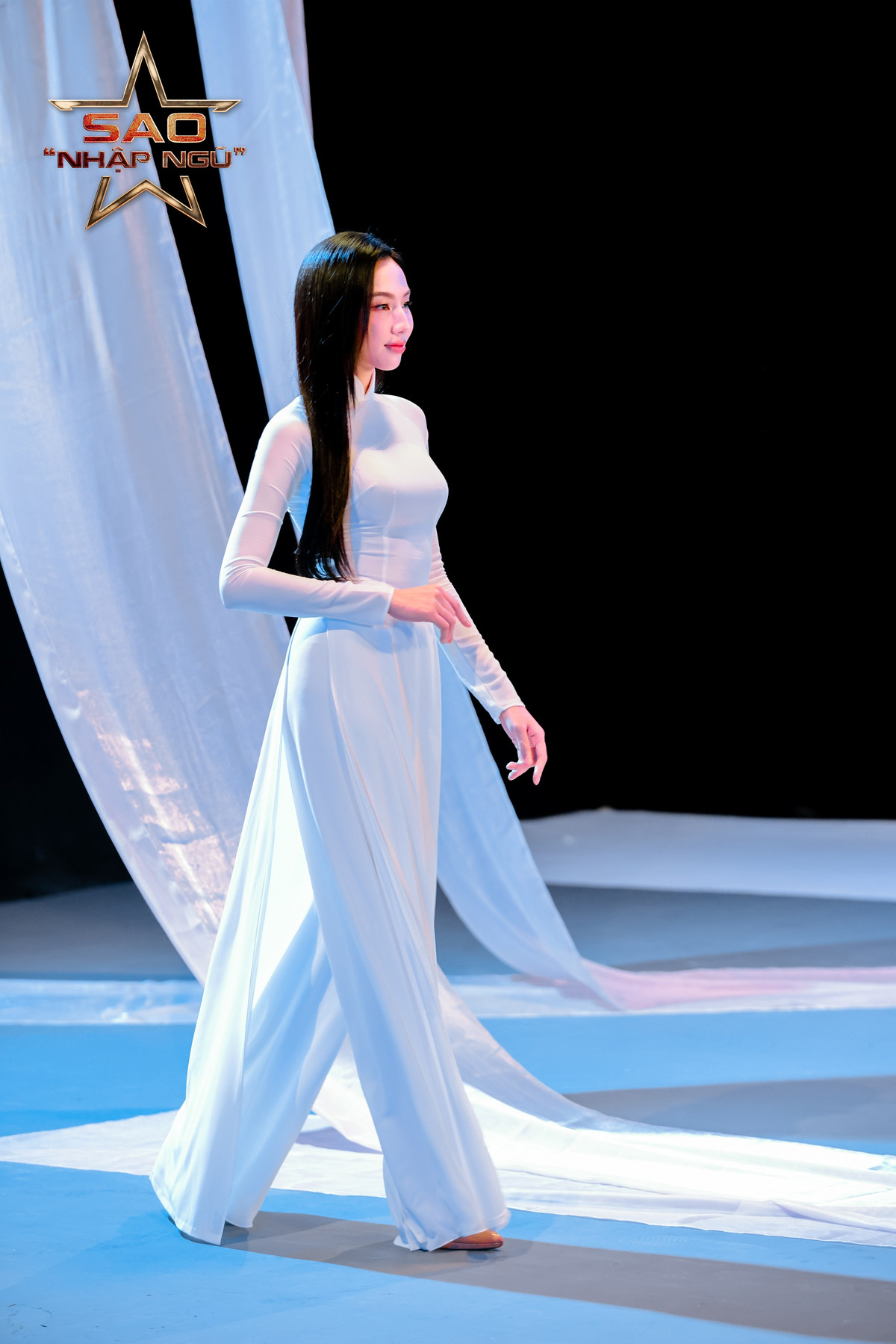 Nguyễn Thúc Thùy Tiên sinh năm 1998, đăng quang Hoa hậu Hòa bình Quốc tế vào tháng 12/2021 tại Thái Lan. Trong suốt quá trình đương nhiệm, nàng hậu luôn là cái tên được truyền thông săn đón.