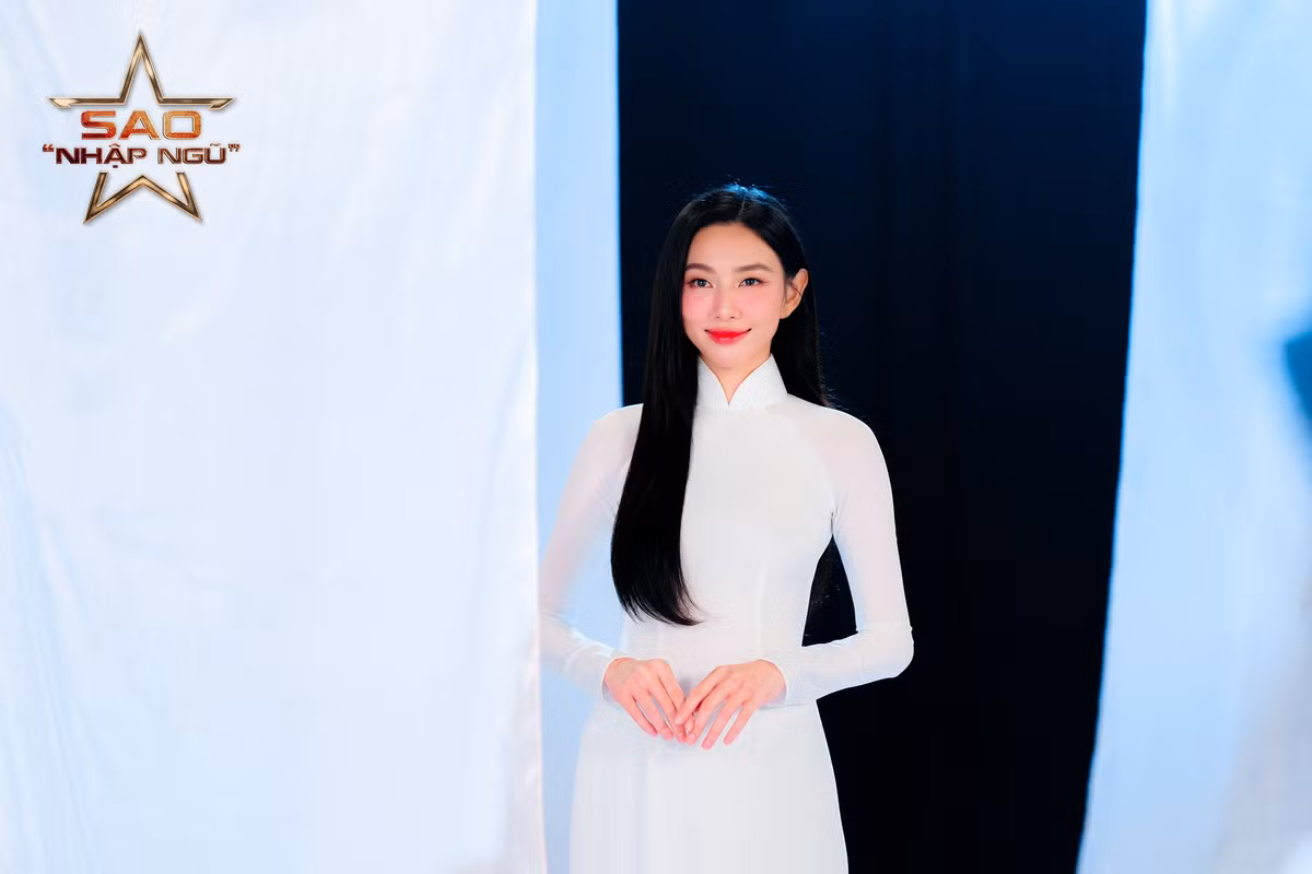 Hòa Minzy nói: "Em chắc không kịp đi xăm môi nhỉ. Lúc ấy em sẽ va chạm với súng đạn, bom mìn cho nên em sẽ bị kiểu tái xanh mặt. Cho nên môi lúc nào cũng có 1 tí son, chứ không thì xấu lắm".