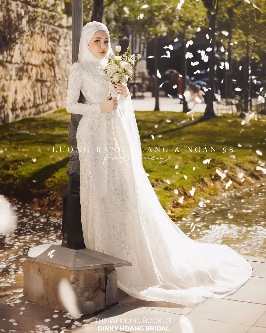 Có thể thấy gương mặt của Ngân 98 trở nên tròn trịa, vẫn còn dấu hiệu sưng phù chưa hồi phục hậu phẫu thuật thẩm mỹ. C