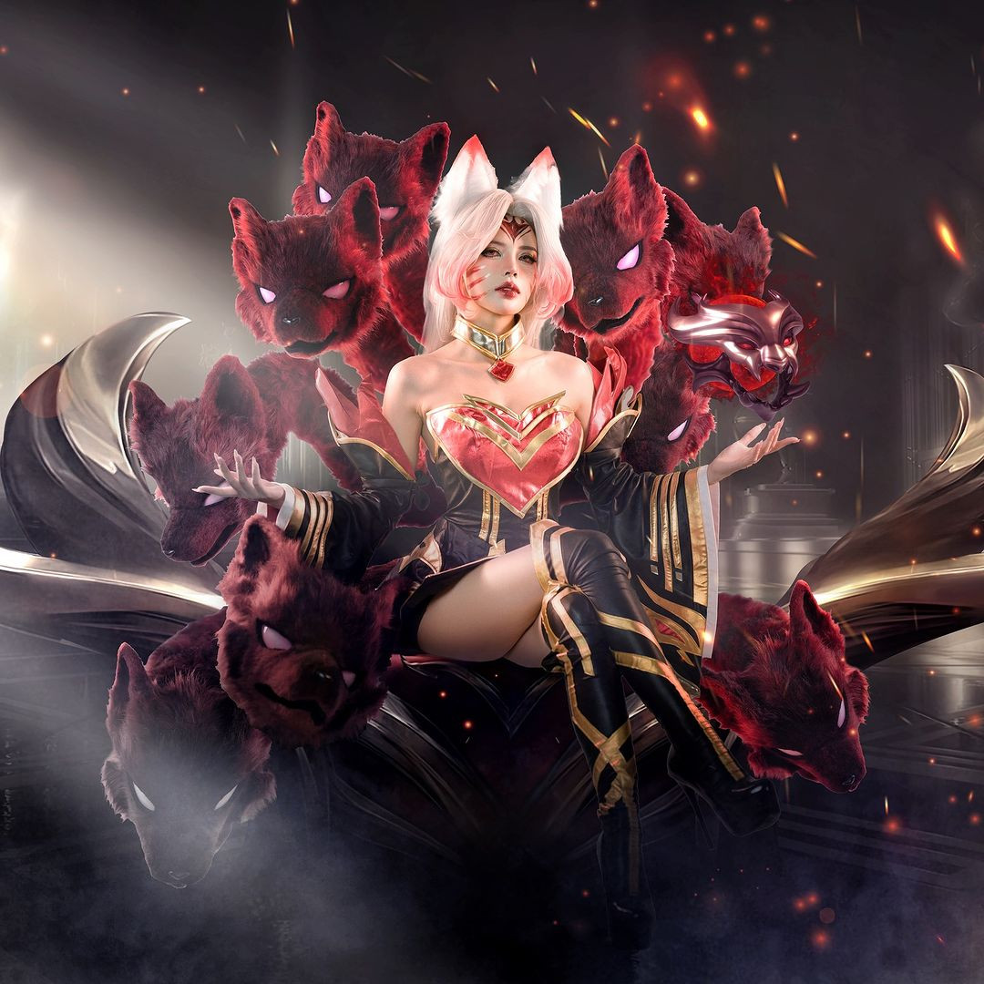 Vẫn phong cách gợi cảm quen thuộc, bộ ảnh của nữ MC đình đám VCS còn tăng độ nóng bỏng khi cô có những pha tạo dáng "đốt mắt".