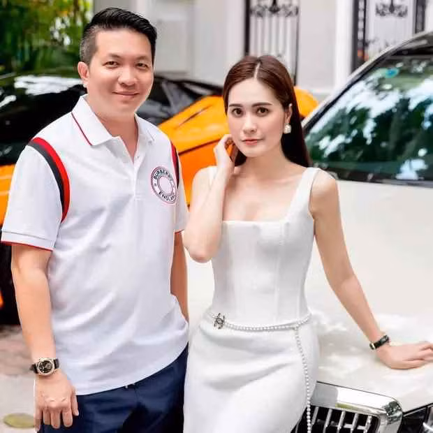 Hiện tại, gia đình cô đang "ở tạm" tại một căn biệt thự ở quận 7 trong lúc hoàn thiện biệt thự mới trị giá 400 tỉ đồng.