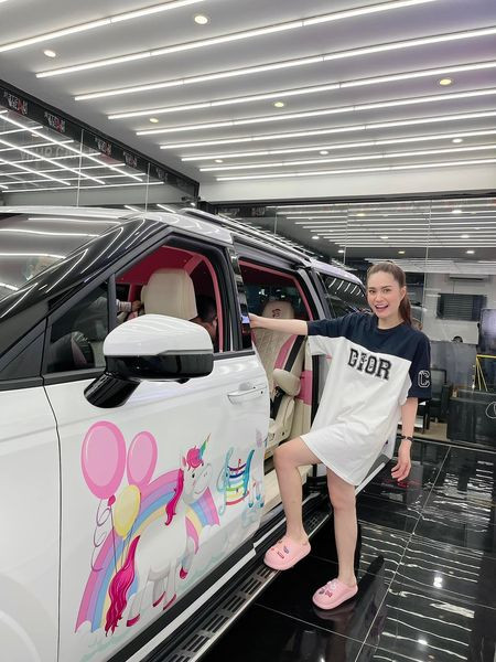 Giữa năm 2021 vợ chồng nữ đại gia gây ồn ào với căn biệt thự 400 tỉ đồng. Trong đó riêng bản thiết kế do Thái Công thực hiện có giá 7,5 tỉ đồng.