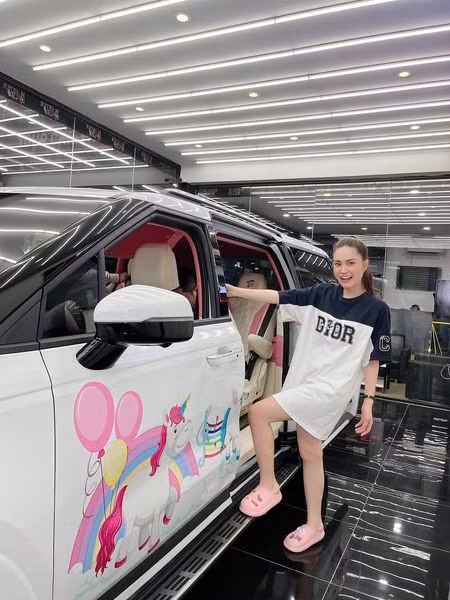 Giữa năm 2021 vợ chồng nữ đại gia gây ồn ào với căn biệt thự 400 tỉ đồng. Trong đó riêng bản thiết kế do Thái Công thực hiện có giá 7,5 tỉ đồng.