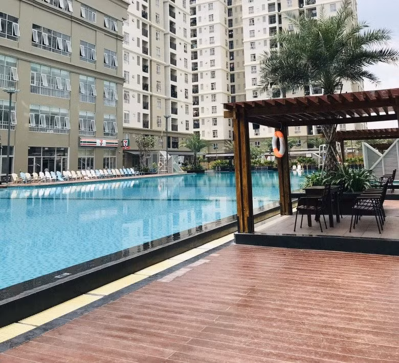 Có một sự nghiệp rực rỡ như vậy, ít ai biết rằng Ánh Viên đã sở hữu cho riêng mình căn hộ từ gần chục năm trước. Năm 2015, với chiến tích lần đầu tiên giành được 8 HCV tại kỳ SEA Games 28, Ánh Viên đã được một đại gia tặng một căn hộ 2 phòng ngủ với diện tích khoảng 70m2 tại khu căn hộ cao cấp ở quận 9 (TP.HCM). (Ảnh: Facebook)