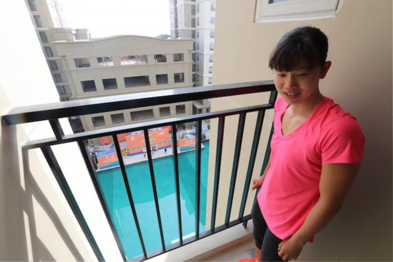 Đặc biệt, từ trong phòng ngủ của mình, cô có thể phóng tầm mắt xuống hồ bơi. (Ảnh: Facebook)
