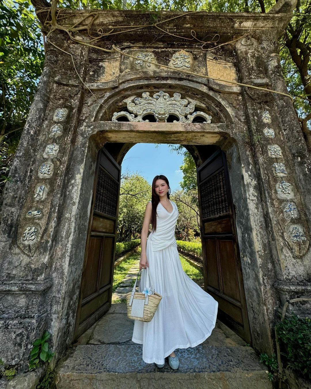 Trước đó trên trang cá nhân, Thanh Thanh Huyền cũng hé lộ những bức ảnh khác ở miền Tây sông nước.