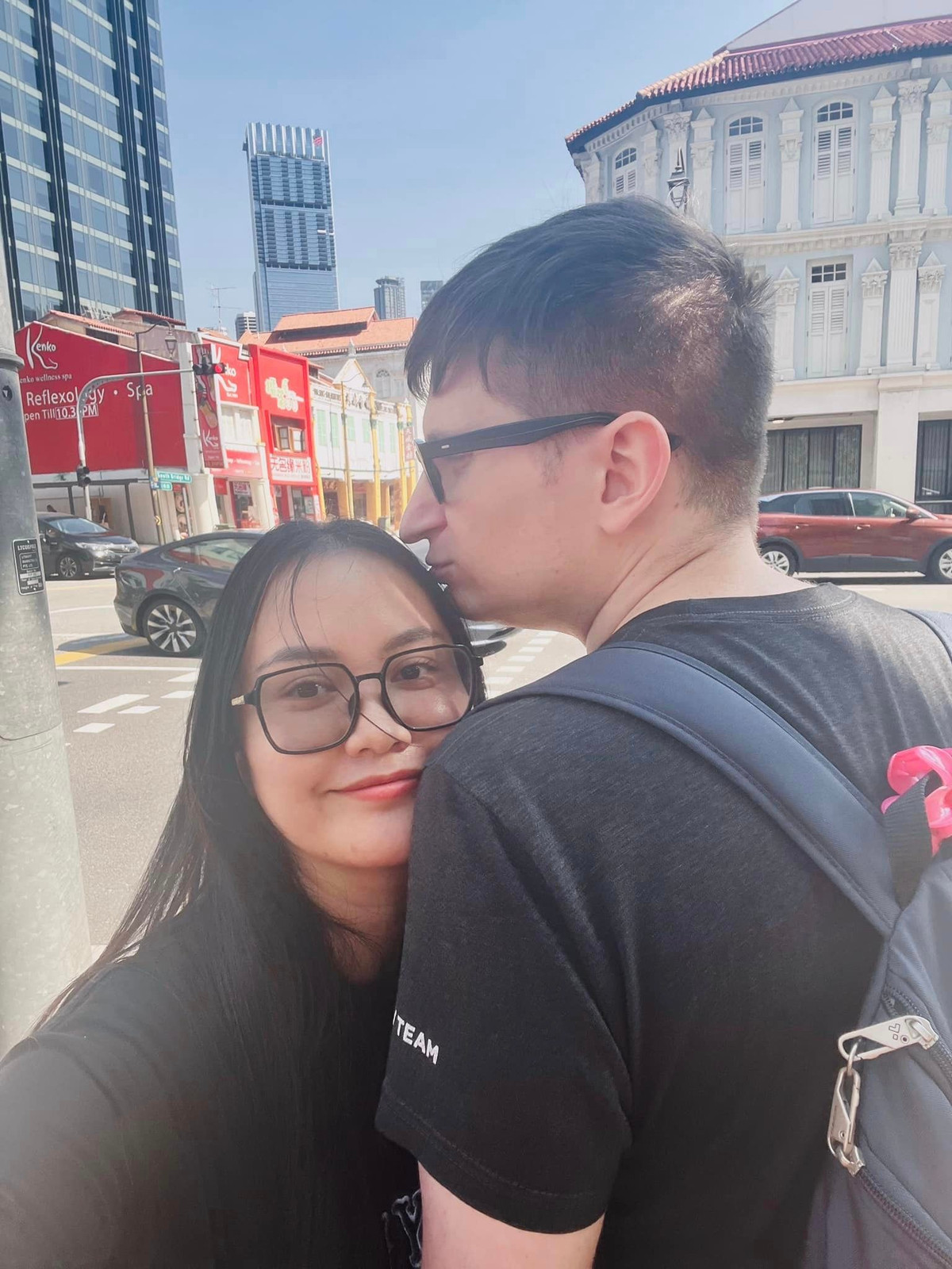 Hiện tại, anh Andrew sống ở Hà Nội cùng vợ. Hai người dự định chia đều thời gian sống ở Việt Nam và Mỹ. Tuy nhiên, chị Thoa thích sống ở Việt Nam nhiều hơn nên anh chiều theo ý vợ. (Ảnh: FB Thoa Hoàng)