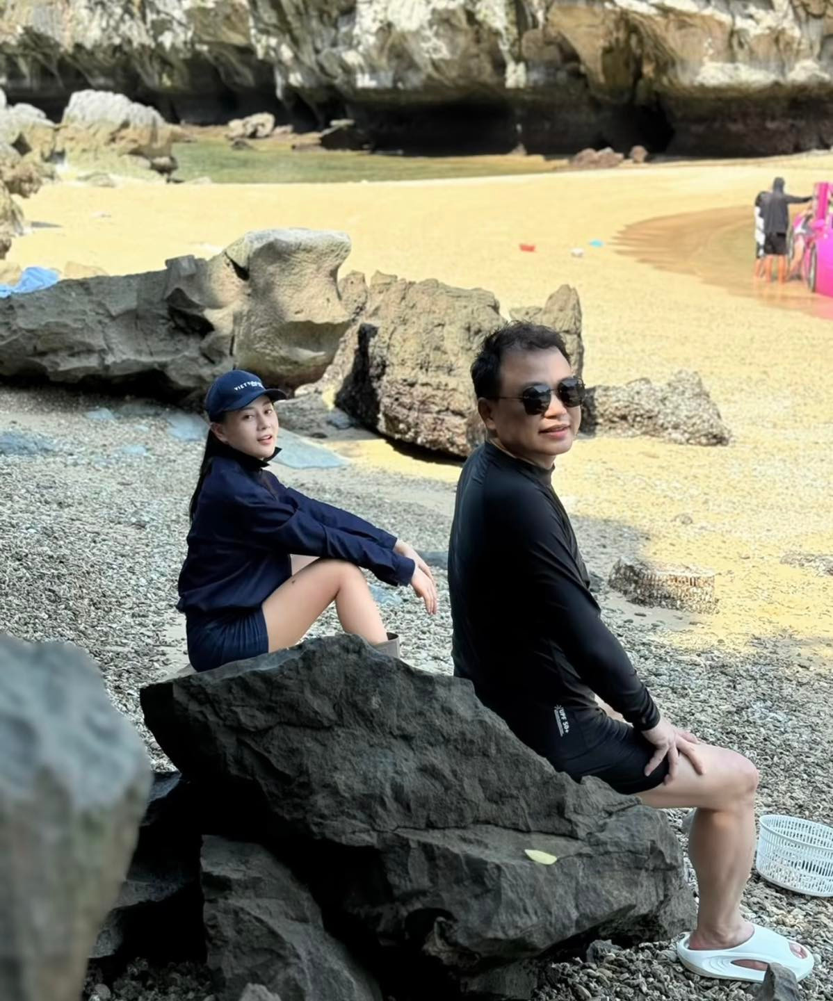 Động thái này của Phương Oanh và Shark Bình được cho là nhằm dập tắt tin đồn rạn nứt trước đó ít lâu.