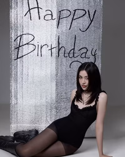 Trần Thanh Tâm nhận được nhiều lời khen bởi cô nàng ngày càng chín chắn, trưởng thành hơn và không còn vướng phải những ồn ào hay phát ngôn vạ miệng trên MXH.