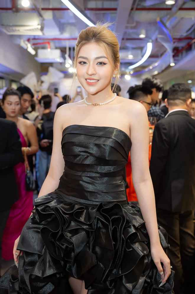 Trong suốt khoảng thời gian yêu nhau, dù không đăng tải quá nhiều hình ảnh nhưng Trần Thanh Tâm và bạn trai vẫn luôn song hành cả trong công việc và cuộc sống.