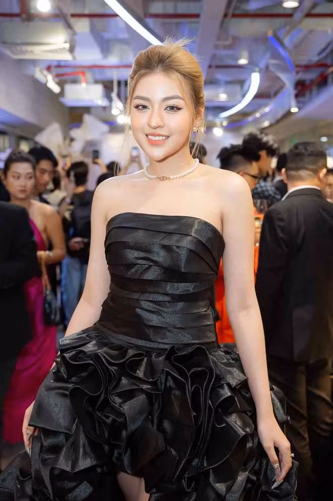 Trong suốt khoảng thời gian yêu nhau, dù không đăng tải quá nhiều hình ảnh nhưng Trần Thanh Tâm và bạn trai vẫn luôn song hành cả trong công việc và cuộc sống.