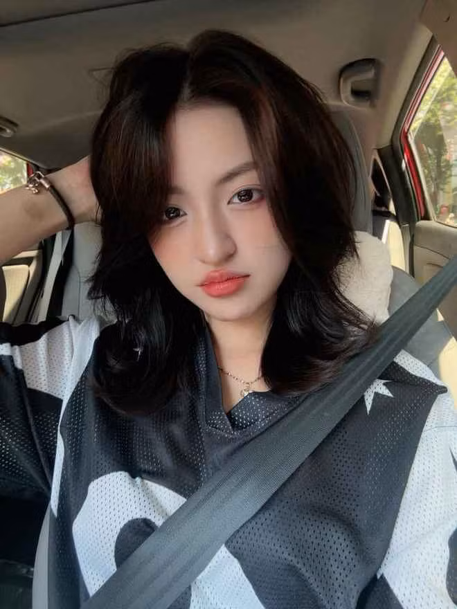 Năm 2023, cặp đôi công khai chuyện tình cảm trên MXH. Trên trang cá nhân của mình, nam đạo diện chỉ theo dõi một mình Thanh Tâm và dành hẳn một highlight để lưu lại những kỉ niệm, khoảnh khắc hạnh phúc của cả hai.