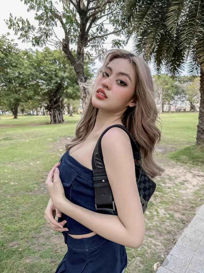 Thời điểm chỉ mới hẹn hò, nàng hot girl và bạn trai cũng đã nhanh chóng về ra mắt gia đình đối phương, và nhận được rất nhiều sự ủng hộ.