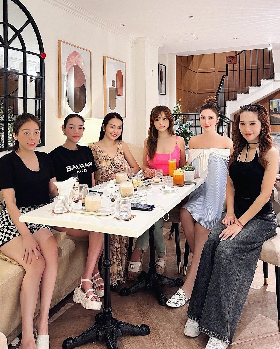 Mỗi lần hội tụ, dàn chị đẹp Hà thành đều thu hút sự chú ý của netizen.