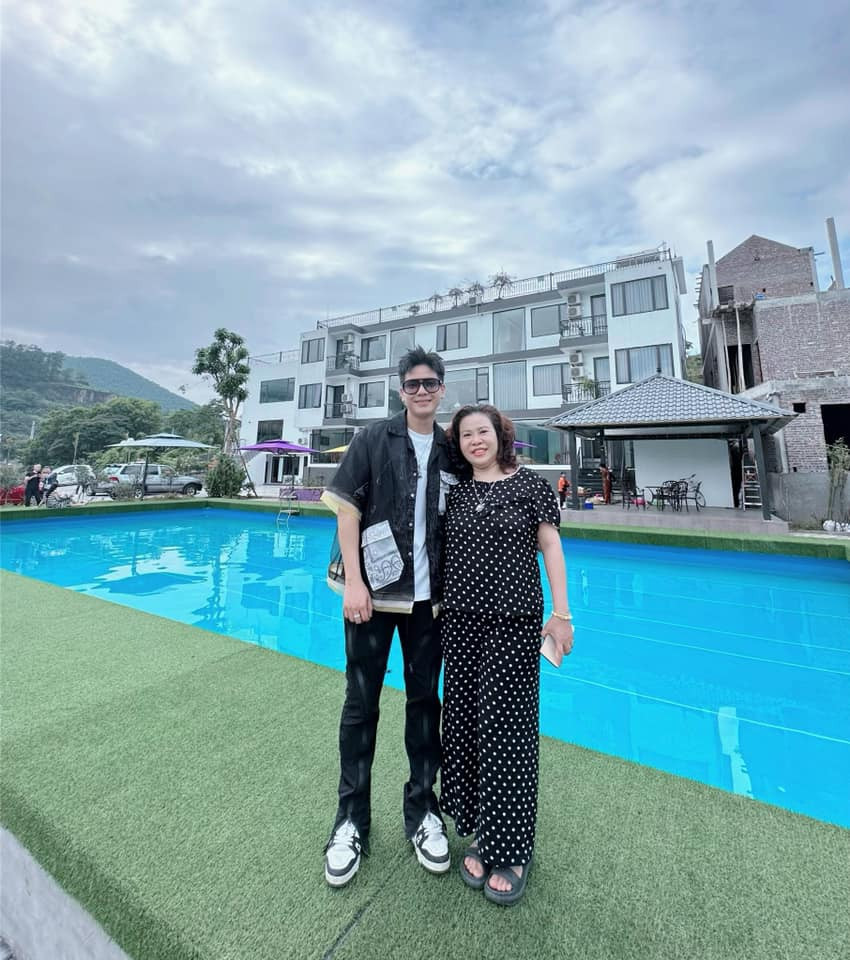 Theo đó, căn villa của gia đình anh vừa là nơi sinh sống của gia đình vừa là địa điểm kinh doanh du lịch.