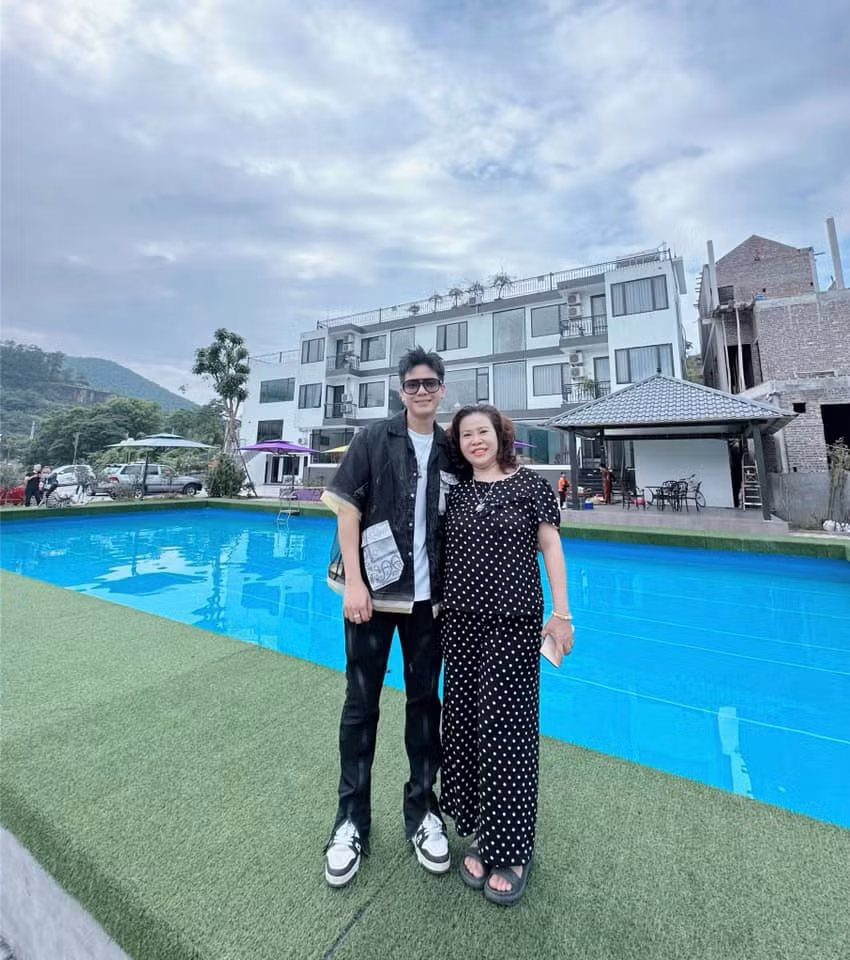 Theo đó, căn villa của gia đình anh vừa là nơi sinh sống của gia đình vừa là địa điểm kinh doanh du lịch.