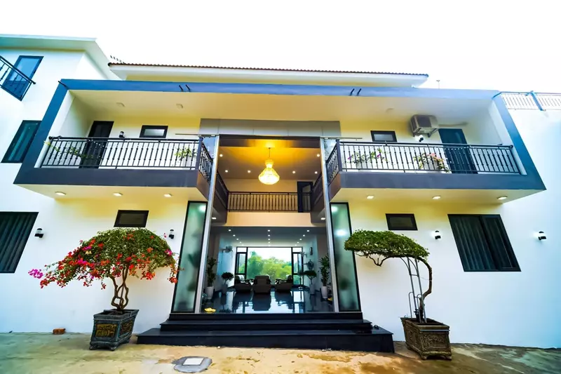 Ở phần bình luận của video, rất nhiều người đã bày tỏ cảm xúc: "Quân A.P đi hát cho vui thôi chớ tiền bạc gì tầm này", "Nhà mẹ to như thế chẳng tiêu bớt đi còn gì",...