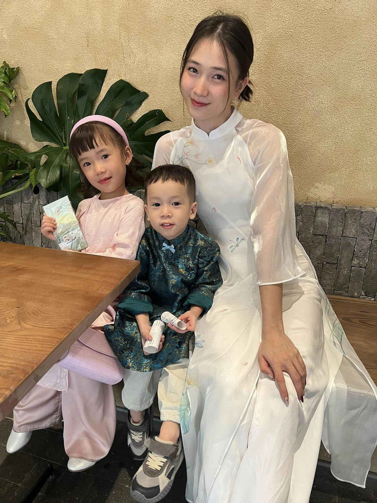 Cặp đôi tổ chức đám cưới vào năm 2018 và chuyển hướng vào Nam sinh sống, lập nghiệp. Sau đó không lâu, Trâm Anh - JustaTee thông báo có con gái đầu lòng với tên thân mật là Cici. Đến tháng 2/2021, cả hai vui mừng chia sẻ chuyện đón thêm con thứ hai.