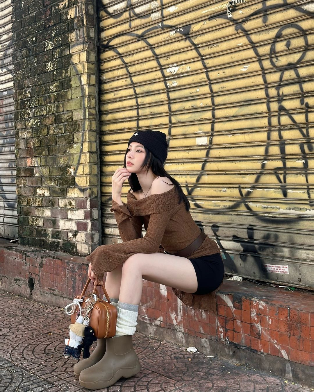 Dù sở hữu chiều cao khiêm tốn nhưng Bâu Krysie có tỷ lệ cơ thể chuẩn mực.