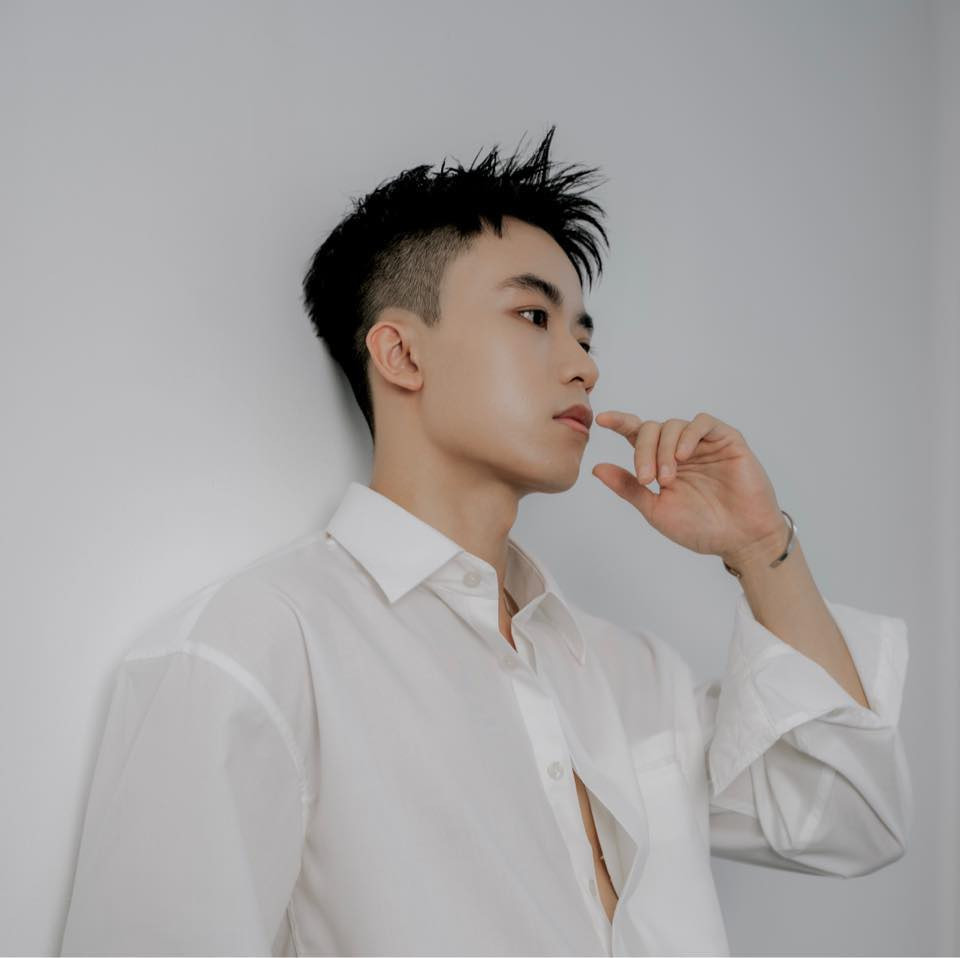 Lương Đỗ sở hữu vẻ ngoài chuẩn soái ca.