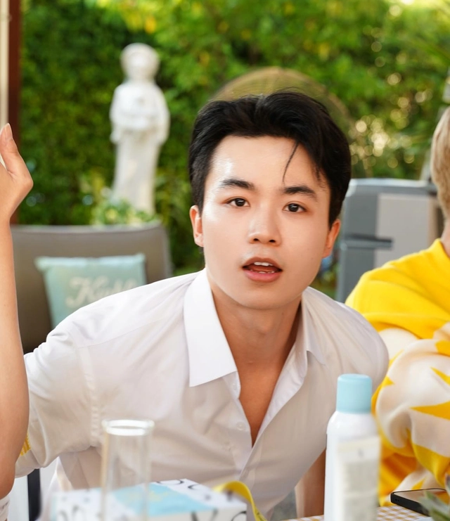 Sau khi chuyển qua công việc sáng tạo nội dung, Lương Đỗ cũng nghỉ công việc ổn định, một nhân viên văn phòng, chuyển qua làm nhà sáng tạo nội dung toàn thời gian trên TikTok.