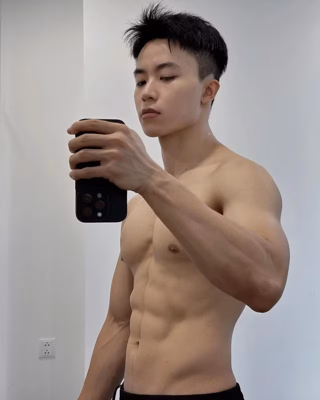 Body của anh chàng khiến chị em "đứng ngồi không yên". (Ảnh: FBNV)