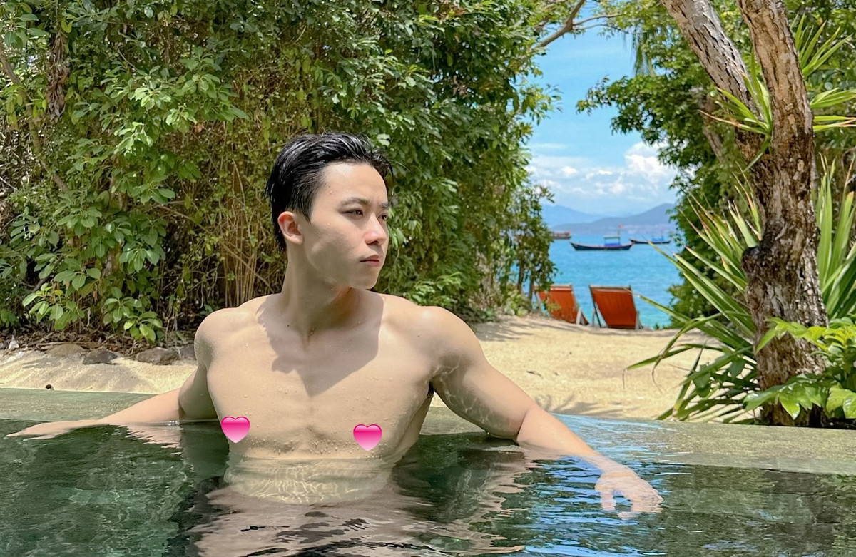 Các clip của chàng trai này chủ yếu là dạng bài review các sản phẩm mỹ phẩm, chu trình skincare trị mụn, dưỡng da,... thu hút hàng trăm nghìn, triệu lượt xem.