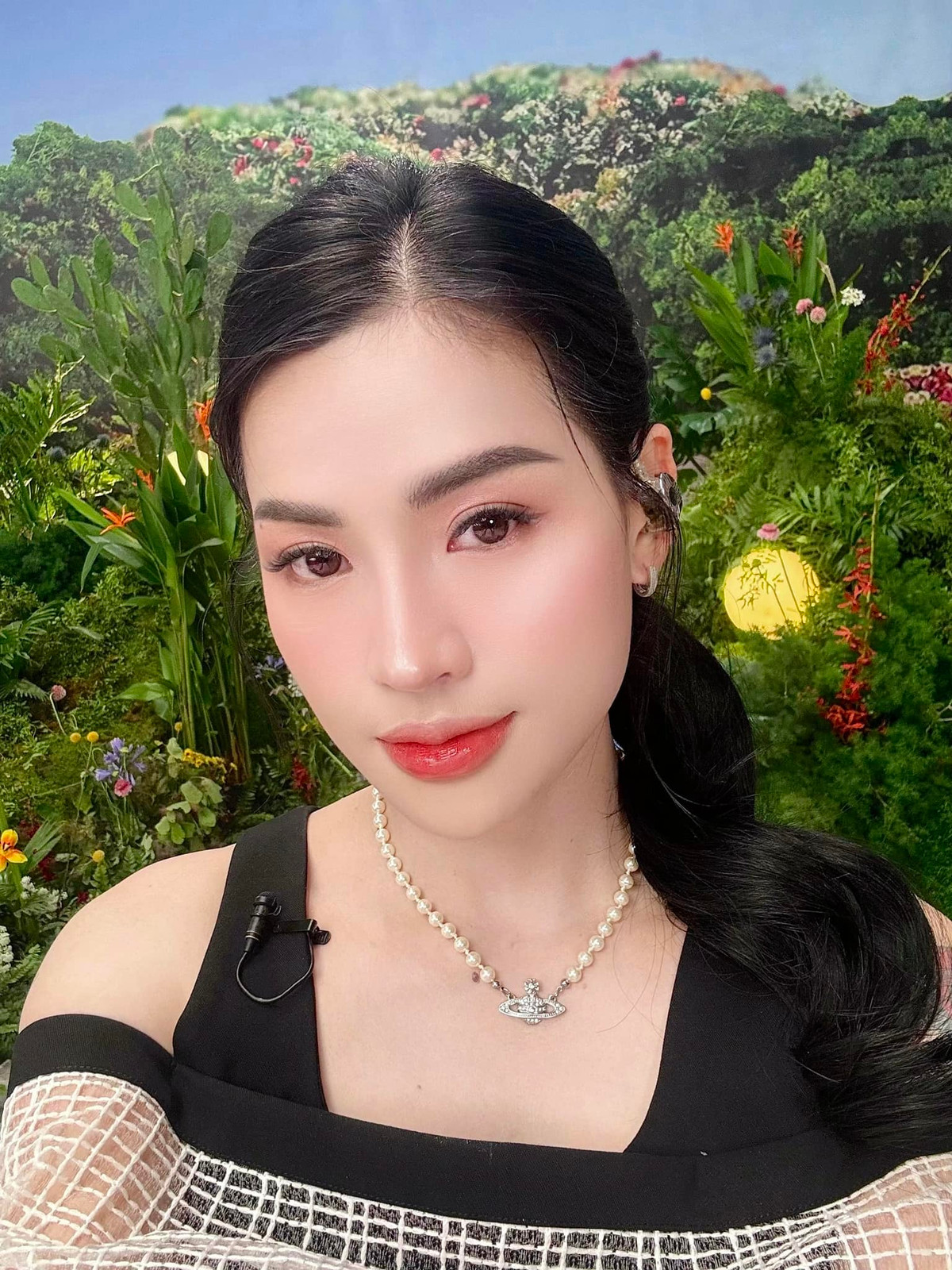 Hà Linh cũng mong rằng mọi người sẽ thông cảm cho quyết định của cô: "Mẹ không bao giờ công khai hình ảnh con, với mong muốn con được lớn lên vui vẻ, an nhiên như bao đứa trẻ khác. Mong mọi người hiểu và thông cảm cho quyết định này của mình!". (Ảnh: FBNV)