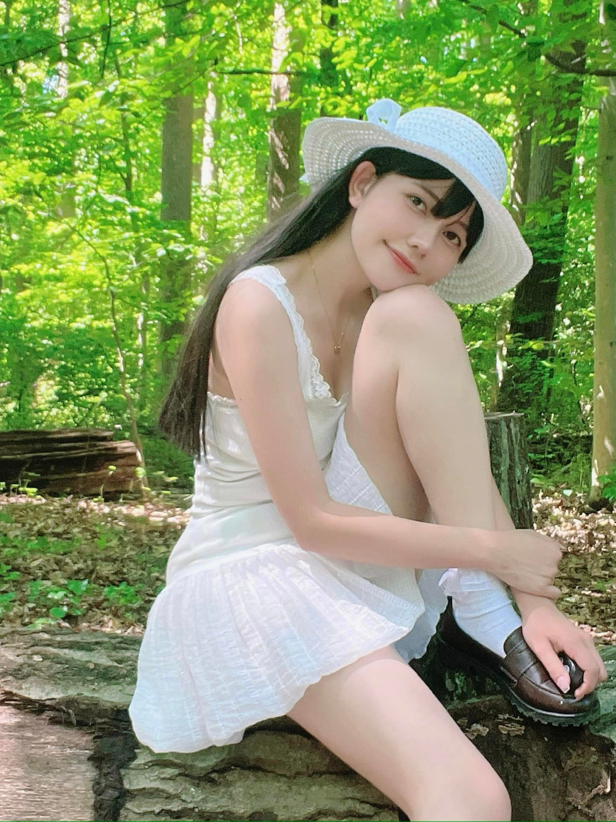 Ngoài đời, Phương Uyên có nhan sắc xinh xắn, trong trẻo, nhẹ nhàng.