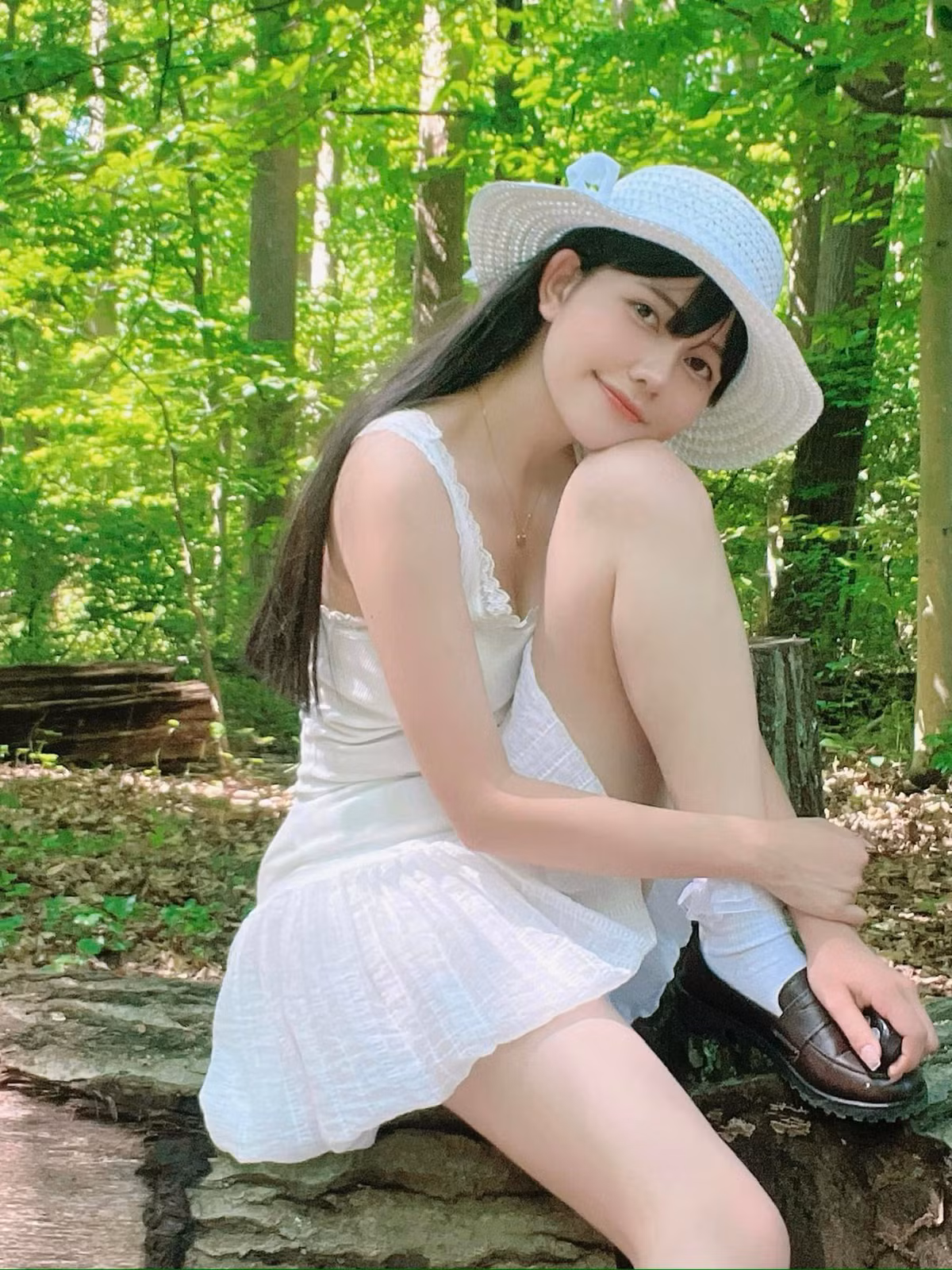 Ngoài đời, Phương Uyên có nhan sắc xinh xắn, trong trẻo, nhẹ nhàng.